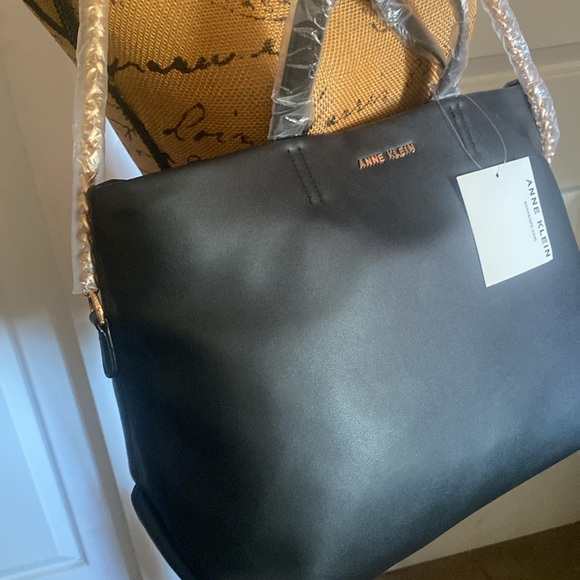 NWT gleaming chain trim with a pillowy knotted shoulder strap classy elegant - Picture 15 of 16